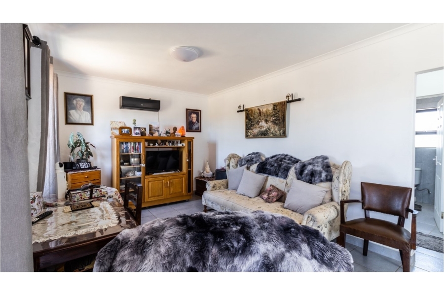 4 Bedroom Property for Sale in Hooikraal Western Cape